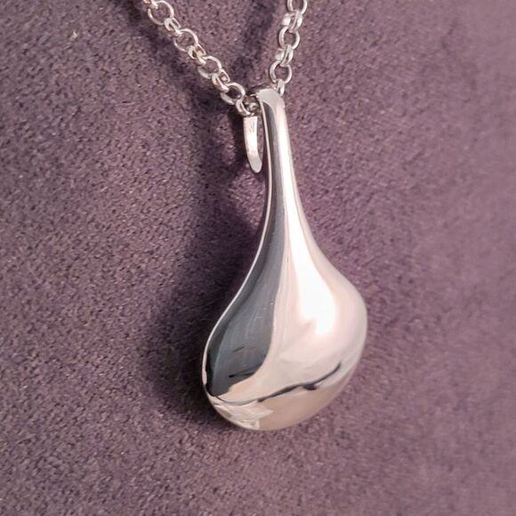 New ELLE Sterling Silver Contemporary Kidney Drop Pendant Necklace - Picture 3 of 8